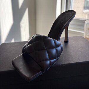 BRAND-NEW (Never Worn) Bottega Veneta Nappa Matelasse Padded Mule Sandals (39.5)